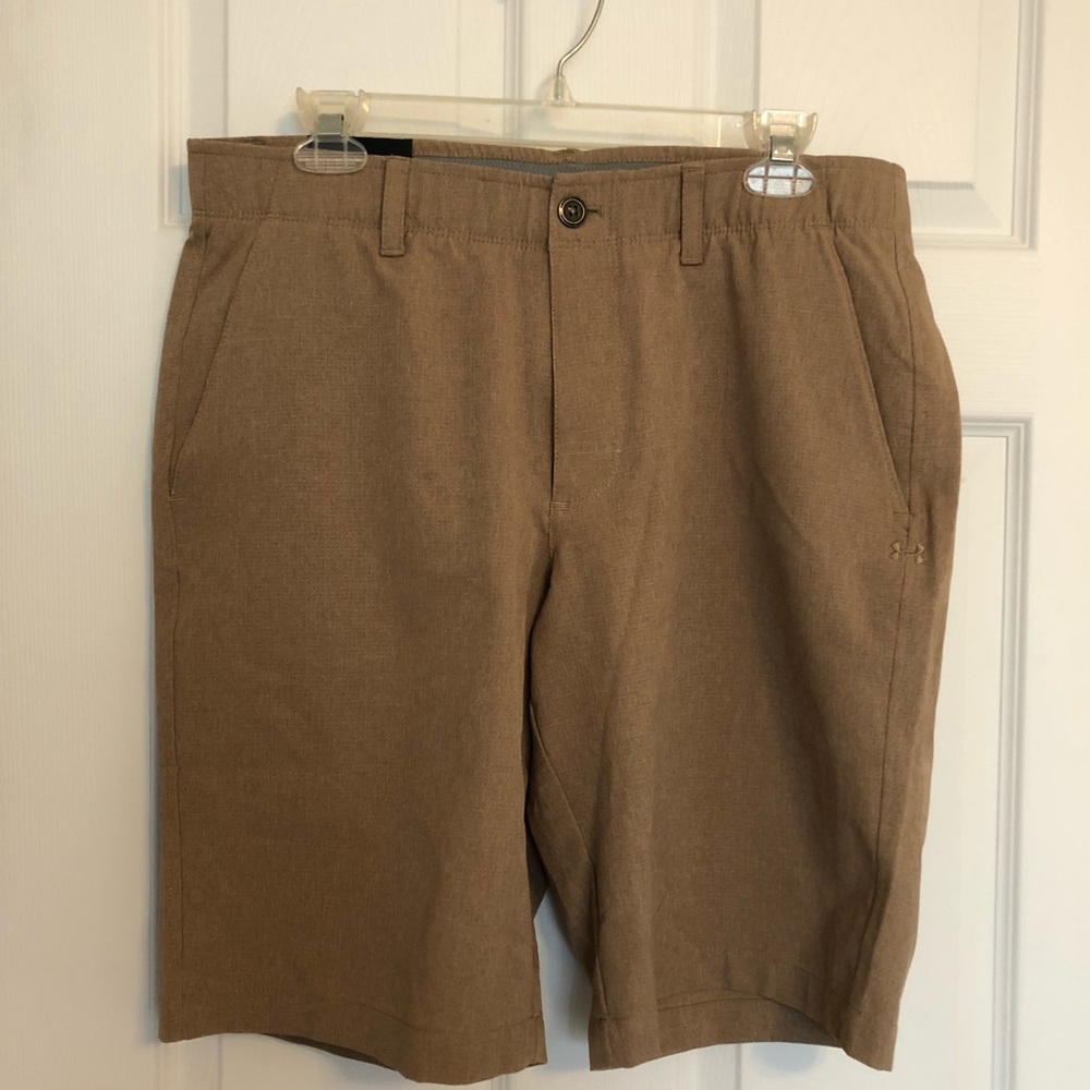 Men’s under armour ventilated khaki golf shorts